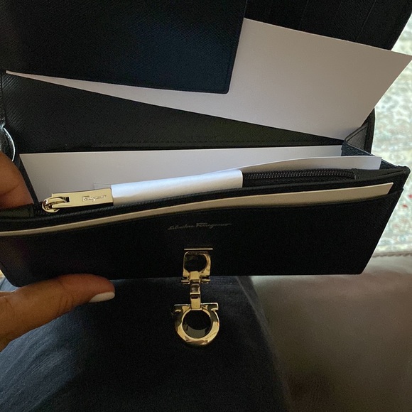Brand New with box Salvatore Ferragamo Black Wallet - Picture 4 of 7